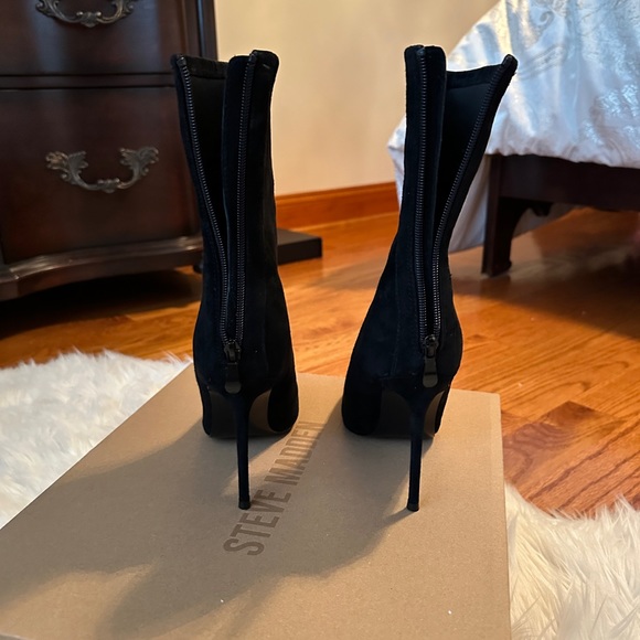 Black Suede Steve Madden Lanae bootie - Picture 4 of 6